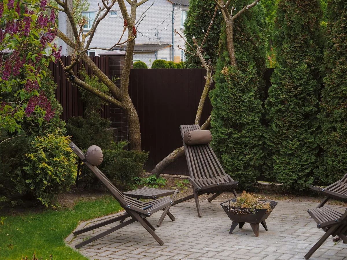 Timeless Garden Seating: A Guide to Durable Benches and Swings - list 2b
